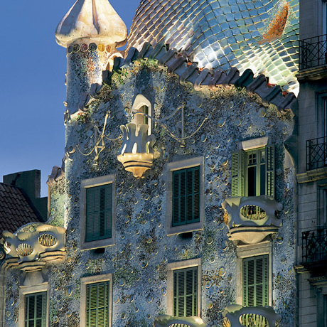 Façana de la Casa Batlló. il·luminada al capvespre