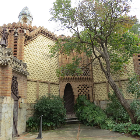 Exterior dels pavellons de la Finca Güell